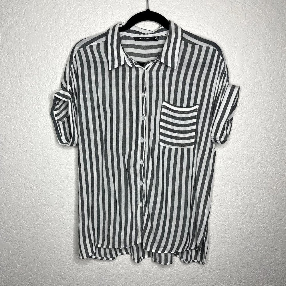 SOLD ON EBAY DOE + Rae Womens Gray and White Striped Button Up Top Size M - Picture 1 of 7